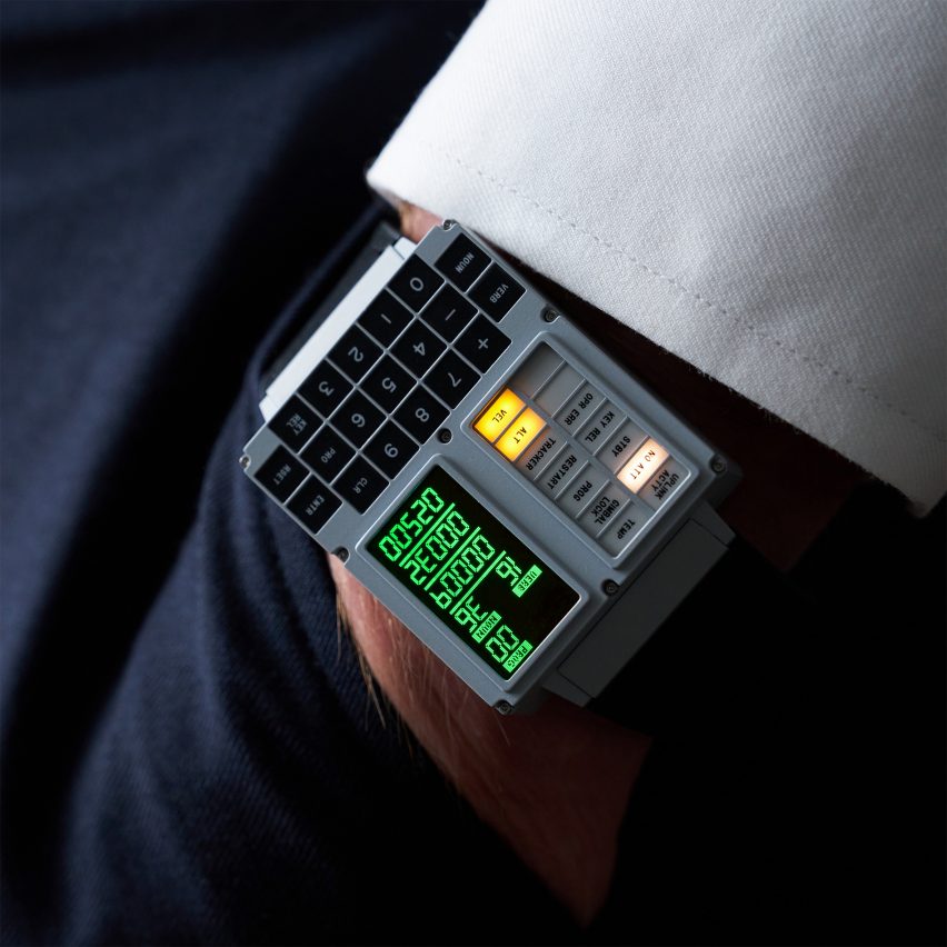 <div>DSKY Moonwatch brings mini Apollo space computer to people’s wrists</div>