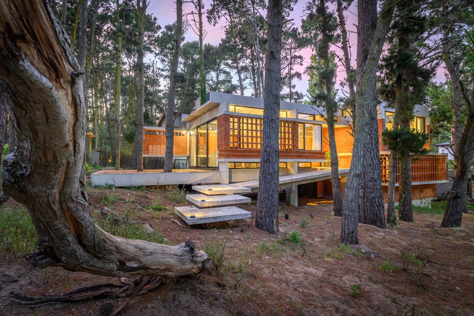 <div>A “No-Maintenance” Home in Coastal Argentina Rehashes the Area’s 1970s Retreats</div>