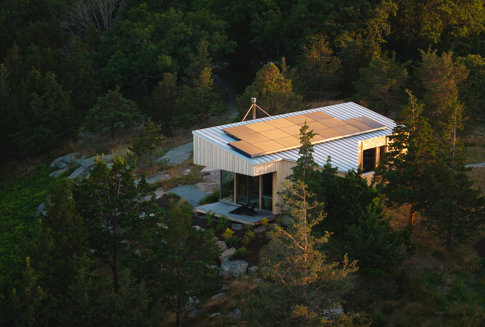 It’s Setting First, Structures Second at This Coastal Massachusetts Retreat